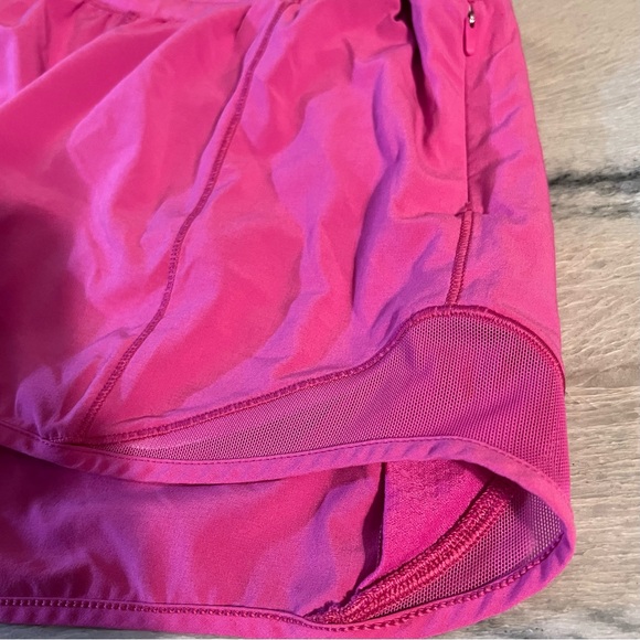Lululemon Hotty Hot Low-Rise Lined Short 4" - Picture 7 of 14